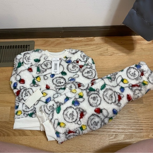 Winnie the Pooh Fleece Fuzzy Outfit 24 mos NEW Christmas Lights Disney - Picture 3 of 5